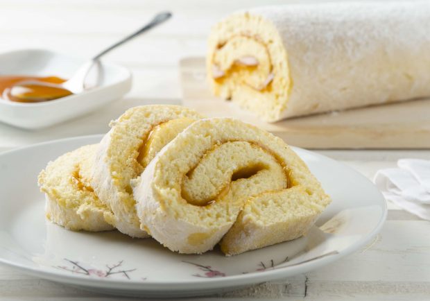 Biskuitroulade Rezept