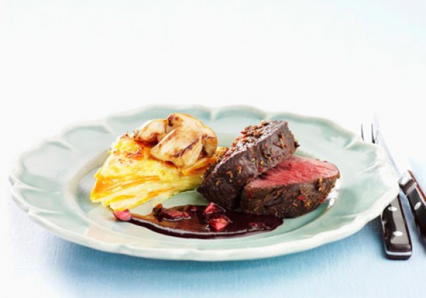 Elchfilet auf Johannisbeerjus mit Erdäpfelgratin Rezept