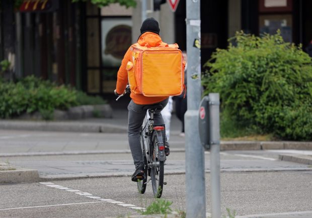 Lieferant auf Fahrrad